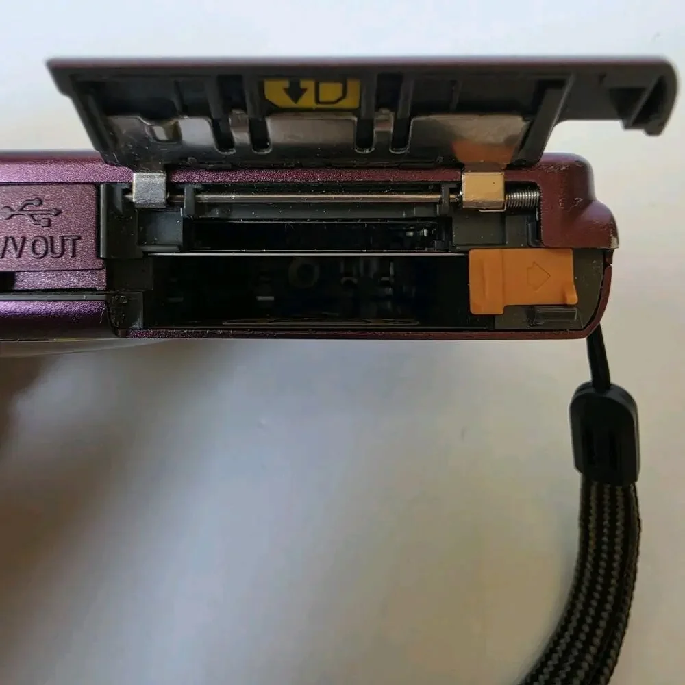 Nikon Coolpix S220 Digital Camera Plum Charger 3 Batteries 3X Zoom 10.0 MP